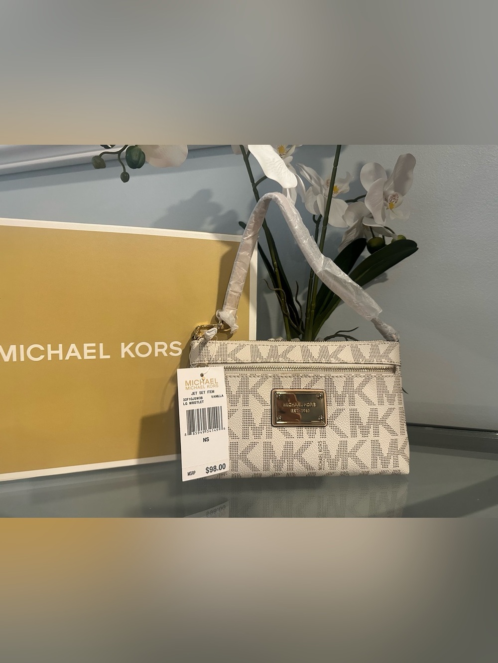 Michael Kors Jet Set Large Wristlet in Vanilla